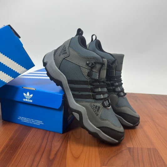 BOTINES GRIS TERREX ULTRALIVIANO