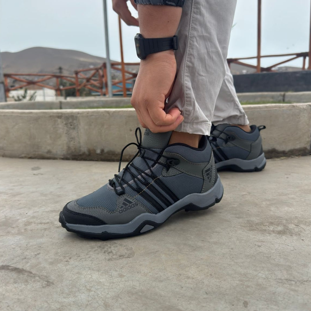 BOTINES GRIS TERREX ULTRALIVIANO