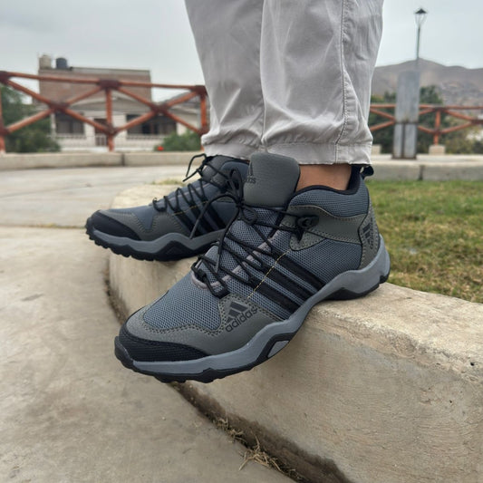 BOTINES GRIS TERREX ULTRALIVIANO